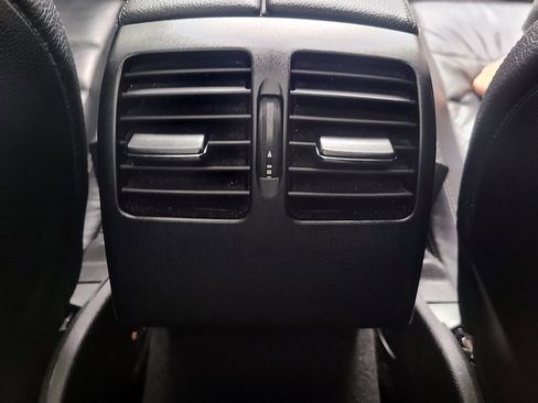 Used 2010 Mercedes-Benz E 550 Coupe image 34