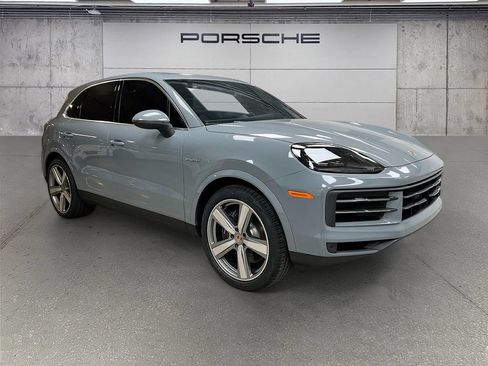 Certified 2024 Porsche Cayenne AWD/4WD image 7