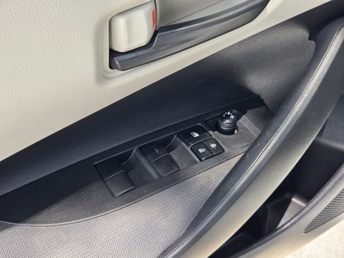 Used 2022 Toyota Corolla LE FWD image 19