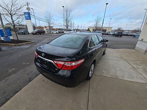 Used 2017 Toyota Camry LE image 3