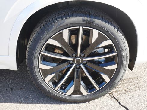 New 2026 Volvo XC90 T8 Plus AWD/4WD image 4