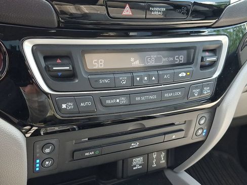 Used 2018 Honda Pilot Elite image 19