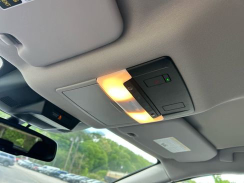 Used 2024 Nissan Rogue SL image 15