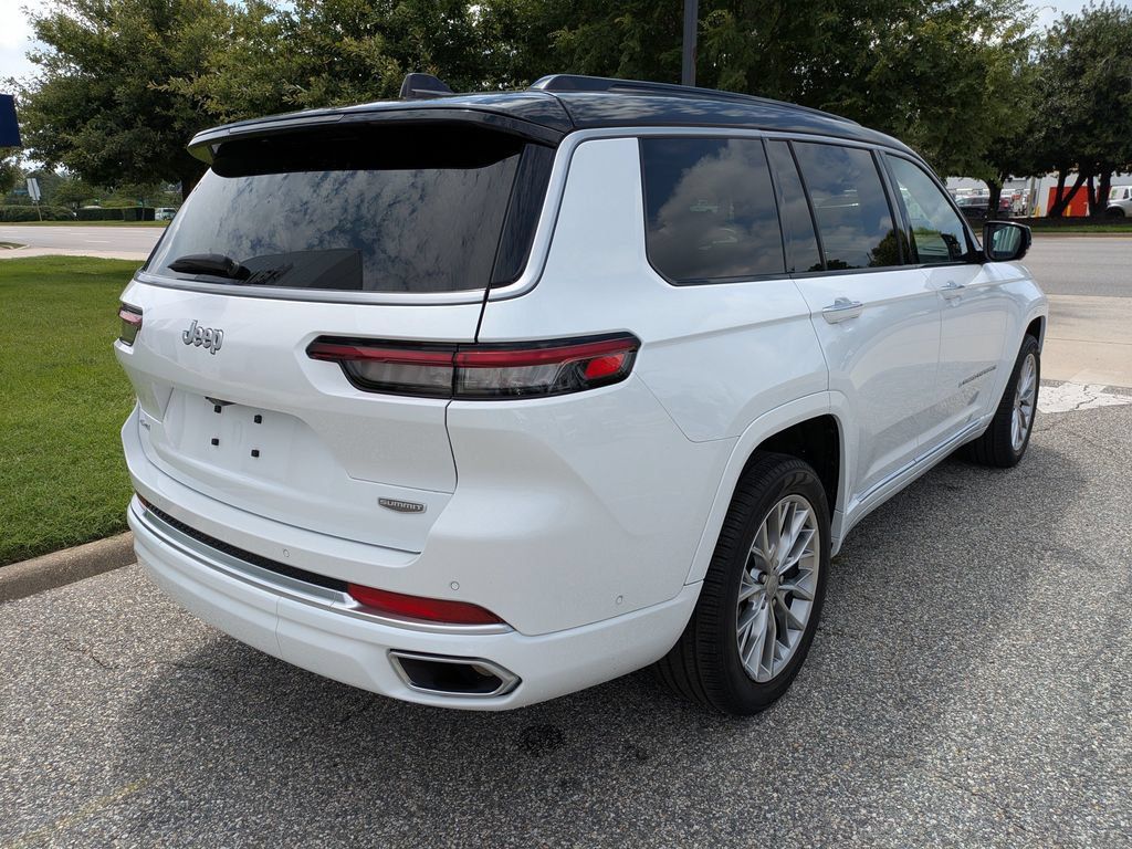Used 2024 Jeep Grand Cherokee L Summit w/ Luxury Tech Group V AWD/4WD image 7