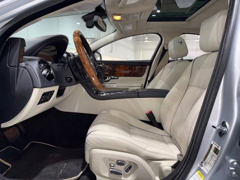 Used 2013 Jaguar XJ AWD image 9