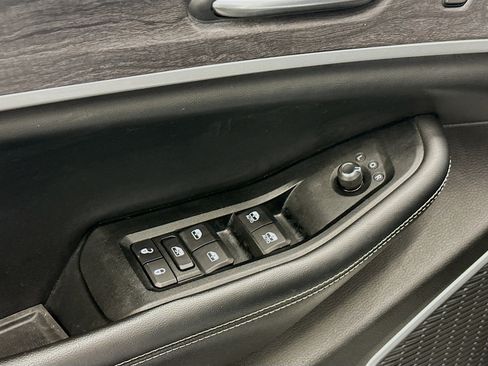 Used 2023 Jeep Grand Cherokee 4WD 4xe w/ Luxury Tech Group II image 15