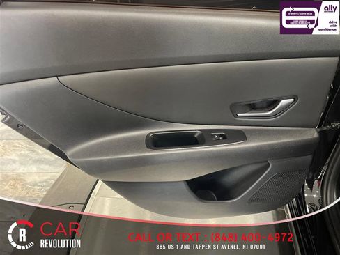 Used 2022 Hyundai Elantra SEL w/ Convenience Package FWD image 35