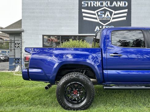 Used 2022 Toyota Tacoma Limited AWD/4WD image 6