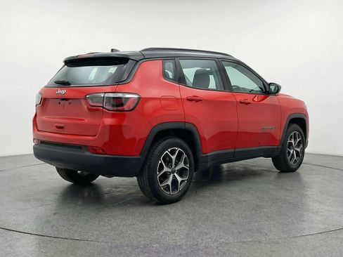 Used 2025 Jeep Compass Limited AWD/4WD image 9