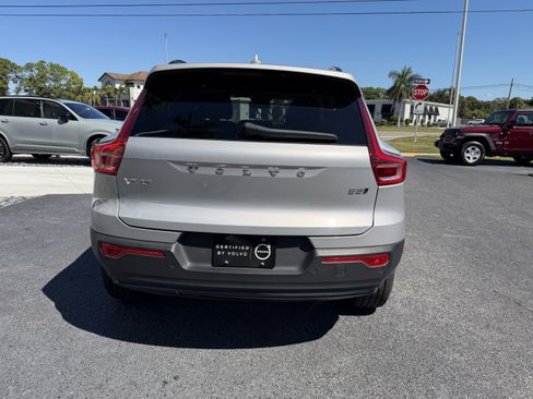 Certified 2024 Volvo XC40 B5 Plus w/ Protection Package Premier image 4