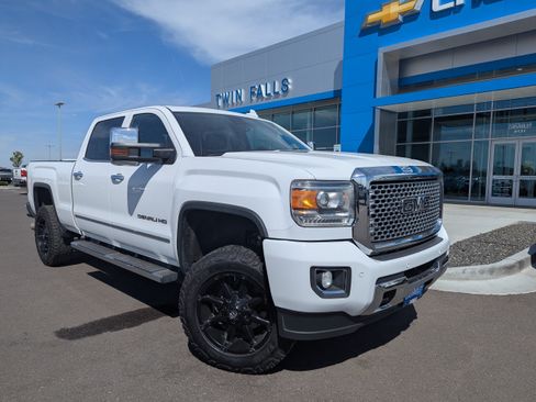 Used 2015 GMC Sierra 2500 Denali w/ Duramax Plus Package AWD/4WD image 1