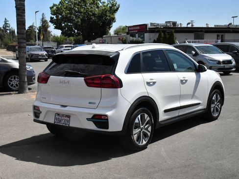 Used 2022 Kia Niro EX FWD image 8