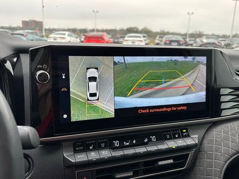 Used 2025 Toyota Camry XLE image 10