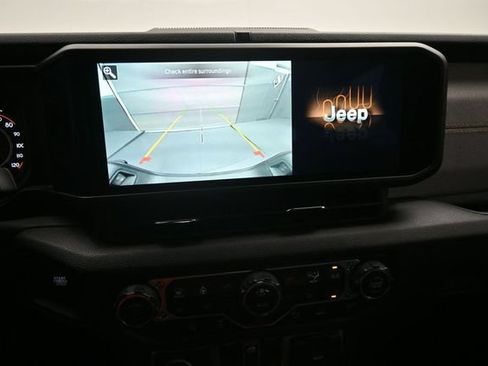 Used 2024 Jeep Gladiator Sport AWD/4WD image 7