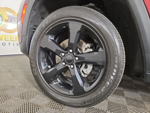 Used 2022 Jeep Grand Cherokee Altitude image 34