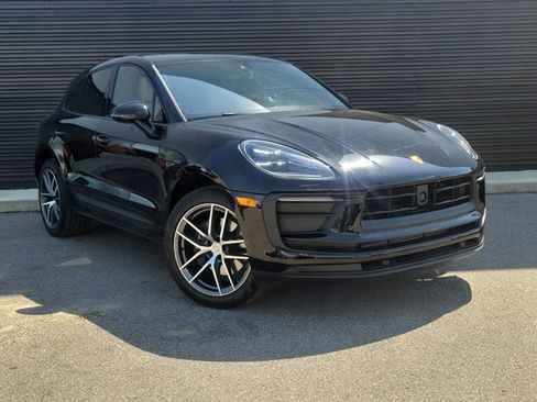 Certified 2025 Porsche Macan AWD/4WD image 7