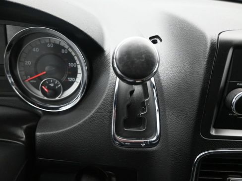 Used 2016 Dodge Grand Caravan SE image 14