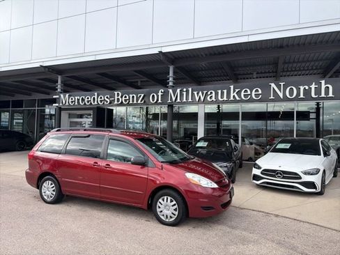 Used 2010 Toyota Sienna LE FWD image 1