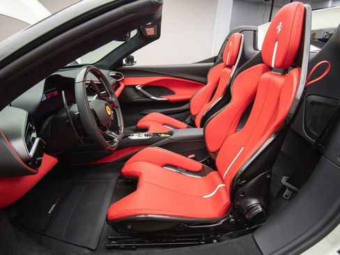 Used 2025 Ferrari 296 GTS RWD image 18