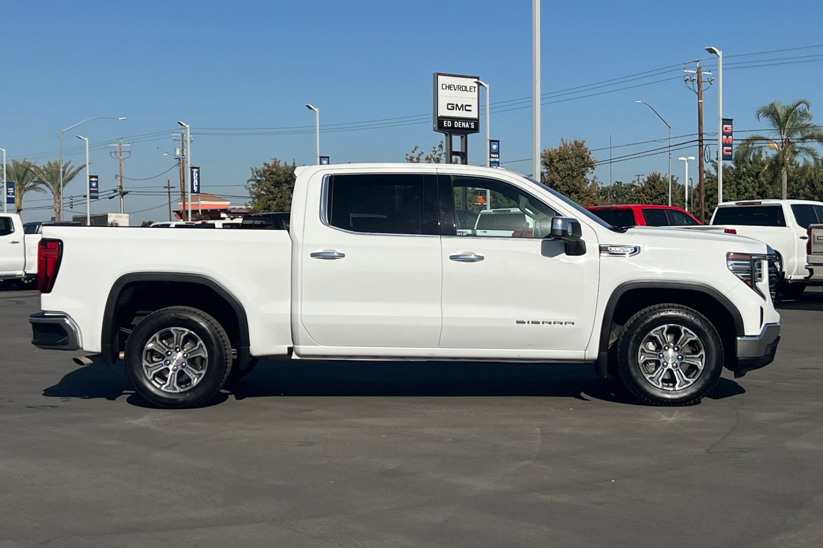 Used 2025 GMC Sierra 1500 SLT RWD image 3