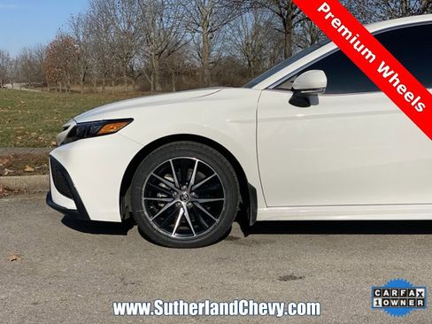 Used 2024 Toyota Camry SE image 10