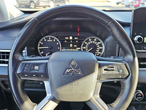 Used 2024 Mitsubishi Outlander SE image 21