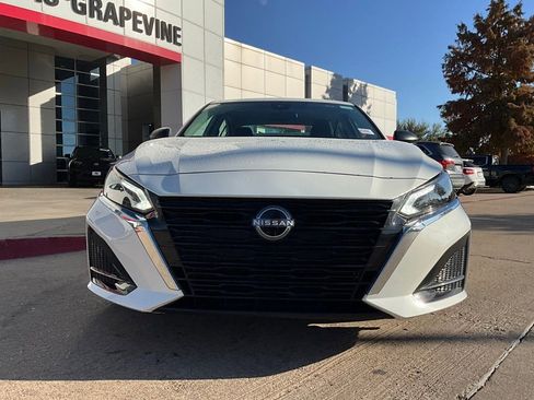 Used 2025 Nissan Altima 2.5 SV image 4