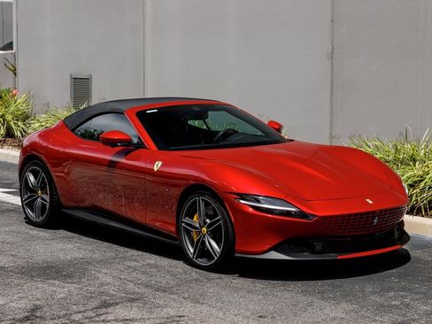 Used 2025 Ferrari Roma Spider RWD image 7