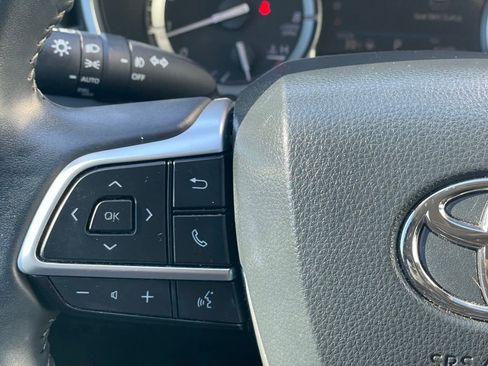 Used 2022 Toyota Highlander XLE image 15