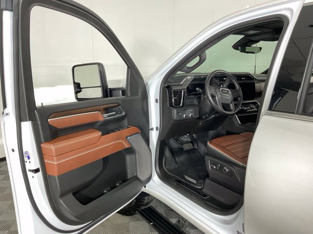 Used 2025 GMC Sierra 2500 Denali Ultimate w/ Max Trailering Package AWD/4WD image 28