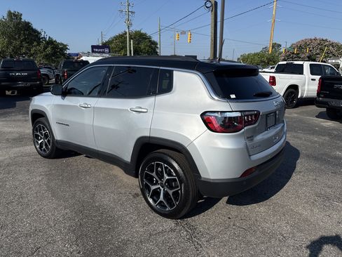 Used 2025 Jeep Compass Limited AWD/4WD image 7
