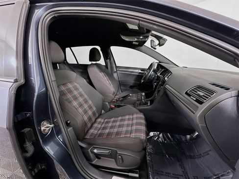 Used 2018 Volkswagen Golf 4-Door image 27