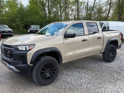 Used 2024 Chevrolet Colorado Trail Boss AWD/4WD image 6