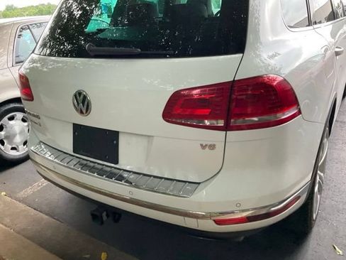 Used 2016 Volkswagen Touareg Executive AWD/4WD image 8
