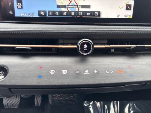 Used 2023 Nissan Ariya FWD image 19