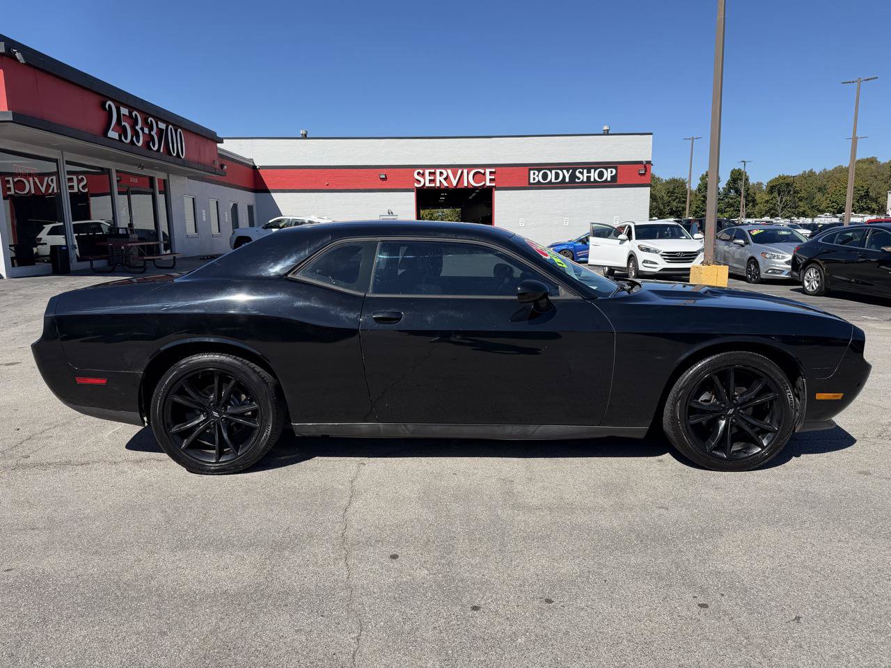 Used 2014 Dodge Challenger SXT RWD image 2