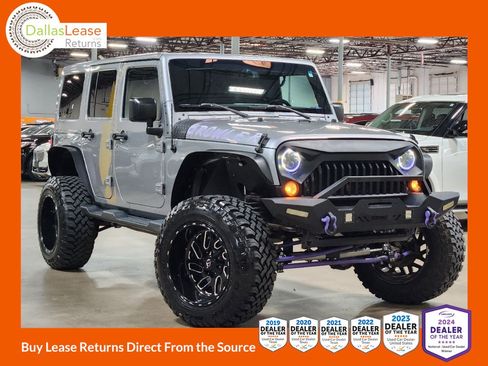 Used 2015 Jeep Wrangler Unlimited Sahara w/ Max Tow Package AWD/4WD image 1