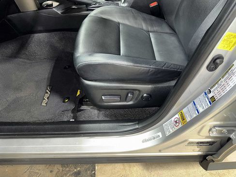 Used 2015 Toyota RAV4 Limited AWD/4WD image 24