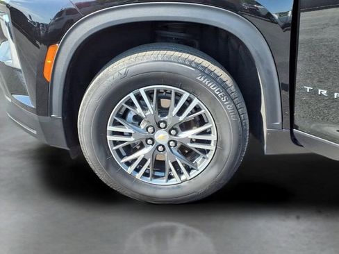 Used 2024 Chevrolet Traverse LT w/ Trailering Package FWD image 18