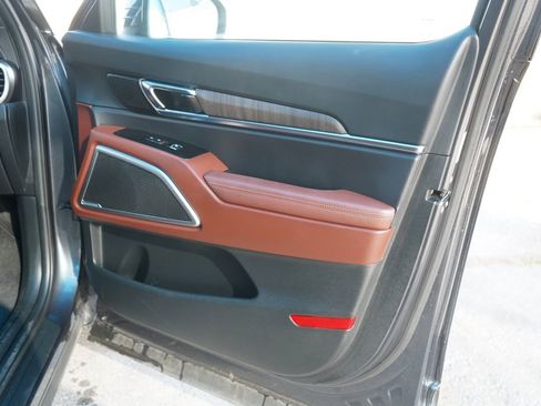 Used 2024 Kia Telluride EX w/ EX Captain's Chair Package image 17