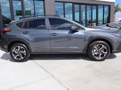 Used 2025 Subaru Crosstrek 2.0i Premium image 2