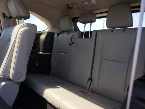 Used 2022 Toyota Highlander Platinum AWD/4WD image 28