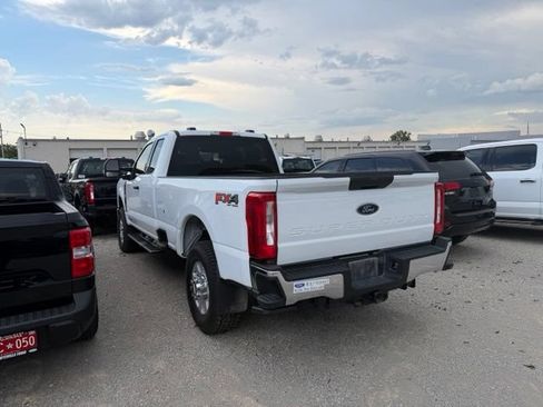 Used 2024 Ford F350 XLT AWD/4WD image 3