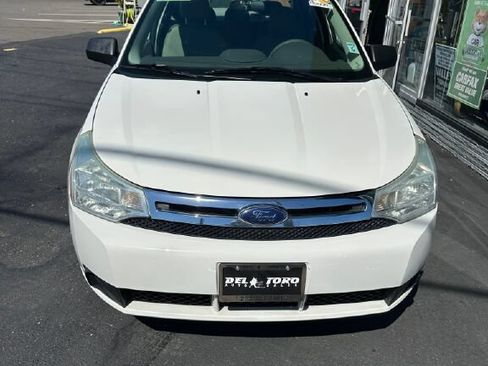 Used 2009 Ford Focus S FWD image 2
