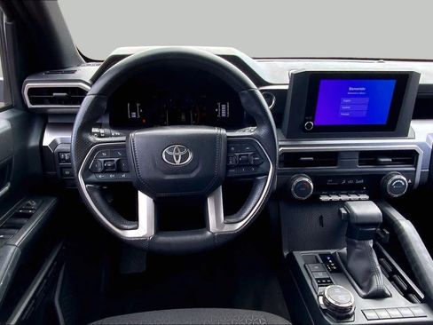 Used 2025 Toyota 4Runner SR5 AWD/4WD image 6