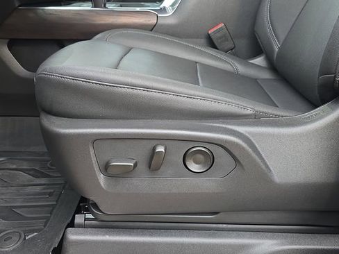 Used 2025 GMC Sierra 1500 SLT image 28