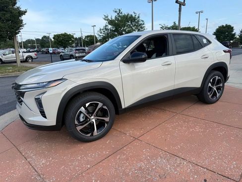 New 2026 Chevrolet Trax ACTIV w/ Driver Confidence Package FWD image 1