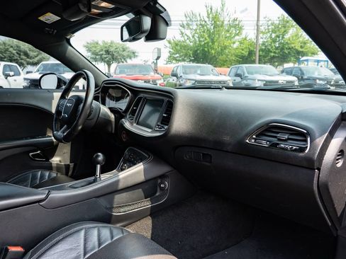 Used 2015 Dodge Challenger SRT Hellcat RWD image 27