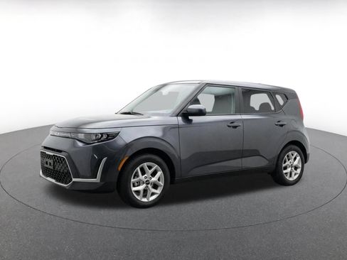 Used 2025 Kia Soul LX w/ LX Technology Package FWD image 3