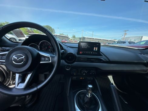 Used 2019 MAZDA MX-5 Miata Club RWD image 25
